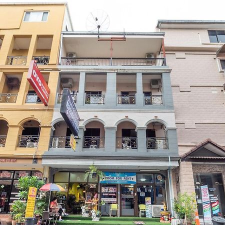 Oyo 75327 Diyana Residence Pattaya Eksteriør bilde