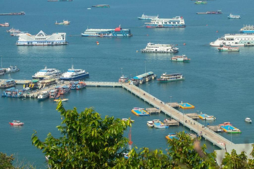 Oyo 75327 Diyana Residence Pattaya Eksteriør bilde